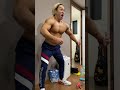 どっちの筋肉がすごいか喧嘩する２人のマッチョ。 shorts