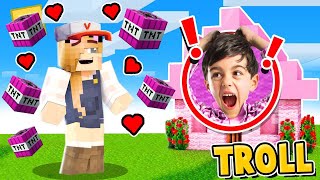 TROLLUJĘ SZALONEGO FANA PRZEBRANY ZA BELLĘ w Minecraft! | Vito i Bella