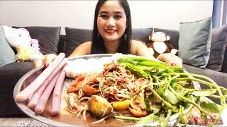 EP.14|กินส้มตำเผ็ดๆแซ่บนัวปลาร้า ซี่โครงหมูย่าง ผักสดแซ่บนัวสไตล์สาวเลยกินแซ่บจ้า