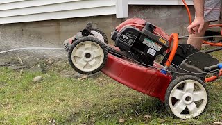 Toro Recycler 22 in. Smart Stow - Deck Washout Demonstration