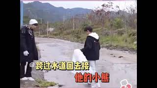 「TNT 丁程鑫 严浩翔」🐻：阿程哥 抱我过去 #tnt #时代少年团 #丁程鑫 #严浩翔