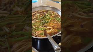 남산동 얼크니 손 칼국수 이름그대로 얼 큰합니다!!일단 조지러 가봅시다!!korean food shabu-shabu