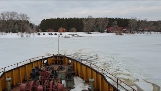 Терек-1 расчищает путь в Рождествено.Видео с борта ледокола