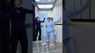 《Bonde Do Brunão》君君挺会摇 #新年一起摇 #dance #dancevideo #nurses #护士跳舞