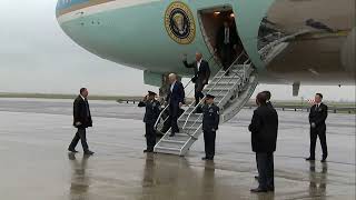 VIDEO | President Biden and Former President Obama arrive in New York for a campaign fundraiser