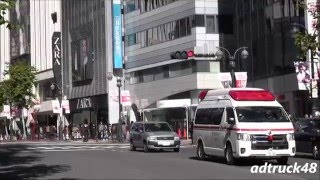 スクランブル交差点を緊急走行する救急車。今日はBIGBANGの宣伝トラックが被りますね