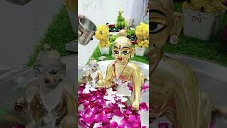 स्नान करते हुए कान्हा जी कितने प्यारे प्यारे लग रहे हैं दोनों।🛀🛀🛀🛀♥️♥️♥️🌹🌹🌹like and subscribe kren