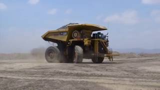 Run with Confidence: Cat® Large Mining Trucks