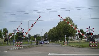 Spoorwegovergang Heerlen // Dutch railroad crossing