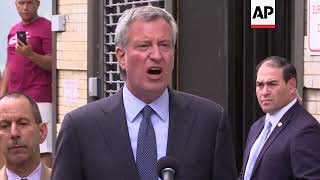 NY Mayor Tours Facility for Detained Children