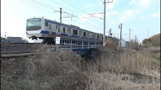 佐貫駅～牛久駅間の第二江川踏切を走行する常磐線下りE531系