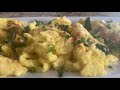 እንቁላል በቅቤ scrambled eggs with butter