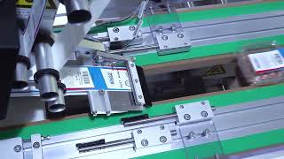 Clamshell labelling machine