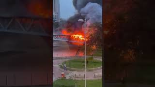 kebakaran salah satu jembatan  Di Hongkong