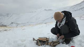 Solo Winter Survival: Tarp Shelter \u0026 Spaghetti in Below Freezing Temperatures