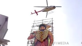 ಯಶ್ ಕಟೌಟ್​​​ಗೆ ಹೆಲಿಕಾಪ್ಟರ್​​​​ನಿಂದ ಹೂವಿನ ಸುರಿಮಳೆ | Yash | KGF Movie