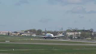 Boeing 767 takes off in Vilnius en route to Vnukovo, Moscow