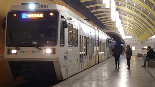 lightrailfanning Trimet max with fellow railfaners!