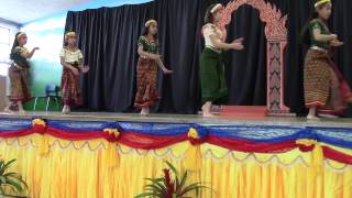 Khmer (របាំឃុុំរោង) Prayer-To-Guru Dance on April 11, 2015