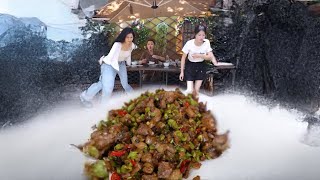 婆婆捡了一块肉回家炒，结果是……#外婆菜炒肉