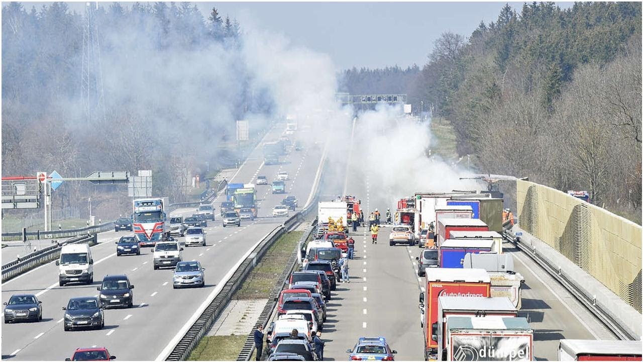 Lkw Brennt Auf Der A8 - Mehrere Feuerwehren Im Großeinsatz - Autobahn ...