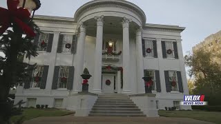 Mississippi First Lady Elee Reeves takes Hugh Keeton on a tour of Governor's Mansion