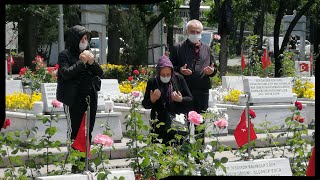 Şehit Yakınları Bayram Öncesi Özel İzinle Şehitlikleri Ziyaret Etti