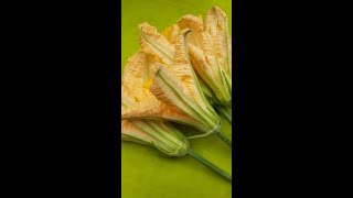 Crispy Pumpkin flower pakoda || Kumro fuler bora#shorts#Youtubeshorts