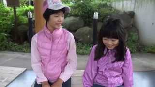 湯田中駅前で足湯に入る（Sisters enters a footbath by Yudanaka station and relaxes.）（2015/9/21）