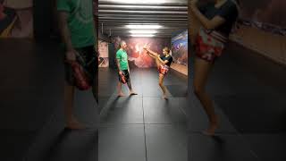 Coaching Axe Kicks to Muay Thai fighters with Stuart Tomlinson