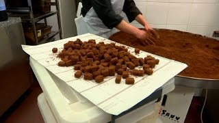 Noël: dans les coulisses d'une chocolaterie parisienne