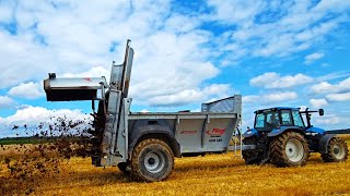 New Holland 8160 mit Fliegl Abschiebe -Dungstreuer ADS 120 beim Stoppelacker düngen 2024