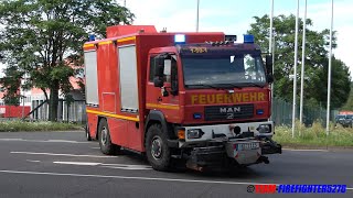 [Verkehrsunfall Person eingeklemmt] Rüstzug Berufsfeuerwehr Hanau und  Rettungsdienst rücken aus