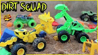 ⚡MONSTER JAM ⚡ Dirt Squad Digz Trucks - Roland - Scoops with Grave Digger Pretend Play with Dad