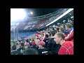 jugadores subiendo al frente atletico despues del partido