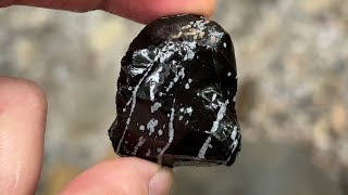 【鉱物採集】川に散らばった黒曜石探し(Finding obsidians scattered in the river)