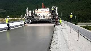 신기한  콘크리트 기계타설, 콘크리트 피니셔, Slip Form Paver Wirtgen (spㅡ500)고소도로 램프 구간 1차선 포장