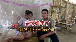 丈母娘來了，男人趕緊叫小三躲，阿梅被丈夫趕出家門