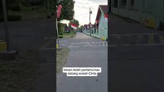 Agustus Penuh bendera di jalanan