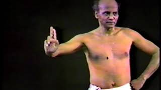 Definitive Odissi Technique demonstrated by Guru Kelucharan Mohapatra