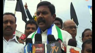 Chittor: Srikalahasti YSRCP leaders protests on Mithun Reddy's illegal arrest - 19th Jan 2016