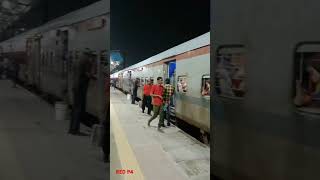 12368 Vikramshila Express arrived prayagraj junction unscheduled hault