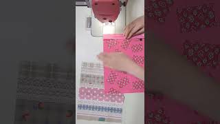 조각원단 덧대어 만든 #누더기파우치 더 예쁜데? ㅋㅋ  #sewing #zipperpouch 창구멍은 지퍼쪽으로 내줌 #5분완성파우치