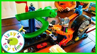 Cars ! Hot Wheels City Cobra Crush and Spider Park! Fun Toy Cars !