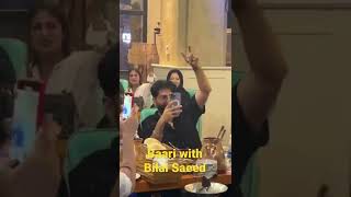 A boy is singing Baari song in front of BilalSaeed and Bilal Saeed is applauding him | Onetworecods