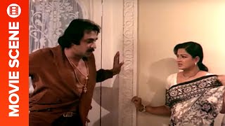 Ranjeet Trying To Take Advantage Of Moushumi Chatterjee - Swayamwar