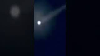 Это фрагмент предположительно существующего видео, в котором НЛО сбивает баллистическую ракету IBM