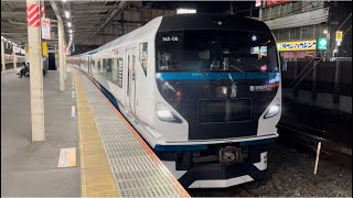 【なんと無表示…】E257系2000番台NA−06編成が回送電車として大宮駅を発車するシーン（2022.3.24）