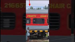 Howrah Radhikapur Express 🚂 crossing Railgate like Cyclone🌪️ #shorts #train #indianrailways #railway