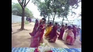 V6 Special Bathukamma Song - 2016 august 15 P.S.Elkicherla Government students dancing